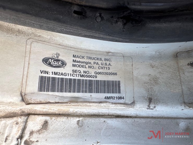 2007-mack-gv713-grantie-tri-axle-dump-truck-image-30
