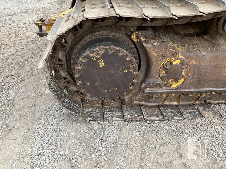 2015-komatsu-d61ex-23-image-10