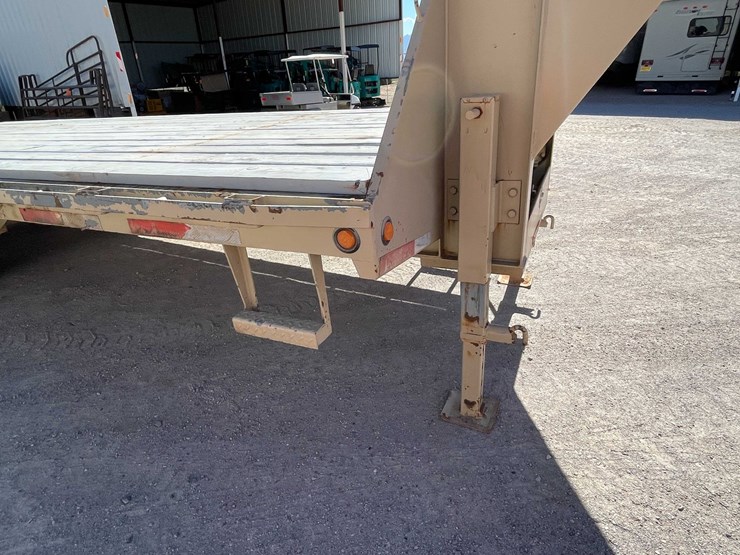 #158-•-2013-big-t-gooseneck-trailer-(has-nm-title)-image-16