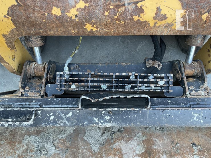 2021-caterpillar-299d3-image-12