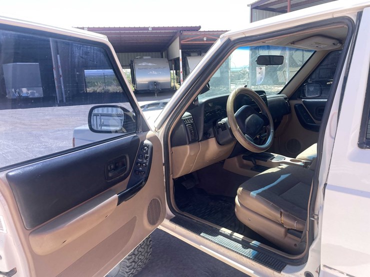 #152-•-2000-jeep-4x4-(has-tx-rebuilt-salvage-title)-image-47