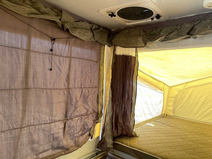 #171-•-2015-rockwood-hw-camper-(has-tx-title)-image-45