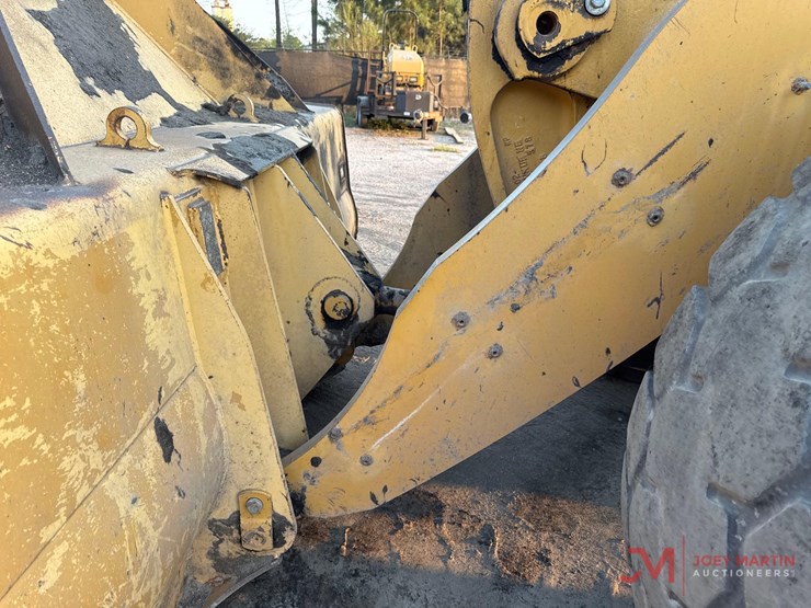 2015-caterpillar-972k-image-7