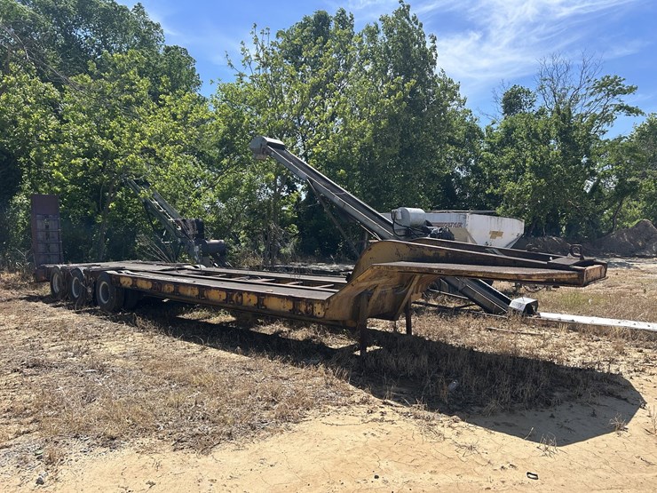lowboy-tri-axle-trailer-image-1