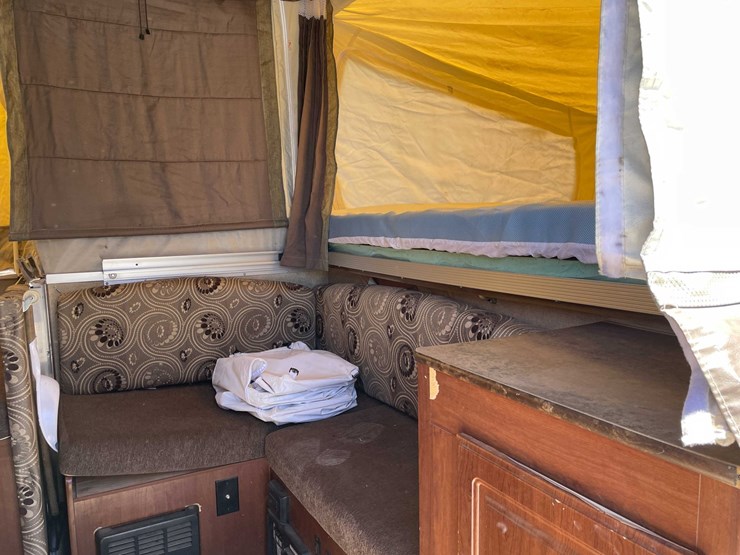 #171-•-2015-rockwood-hw-camper-(has-tx-title)-image-32