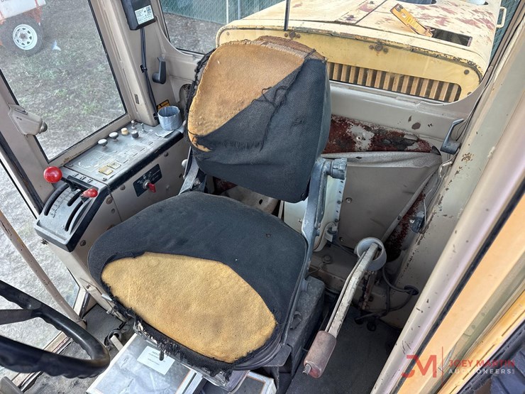 1993-deere-670b-image-33