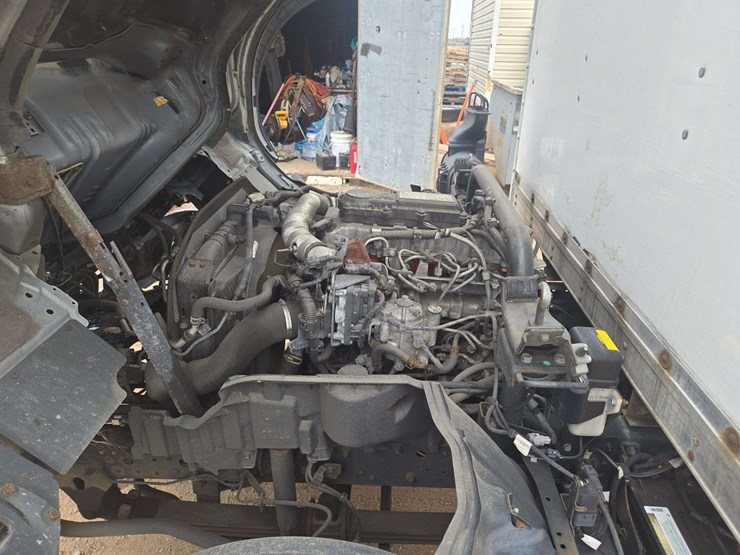 2019-hino-195-image-22