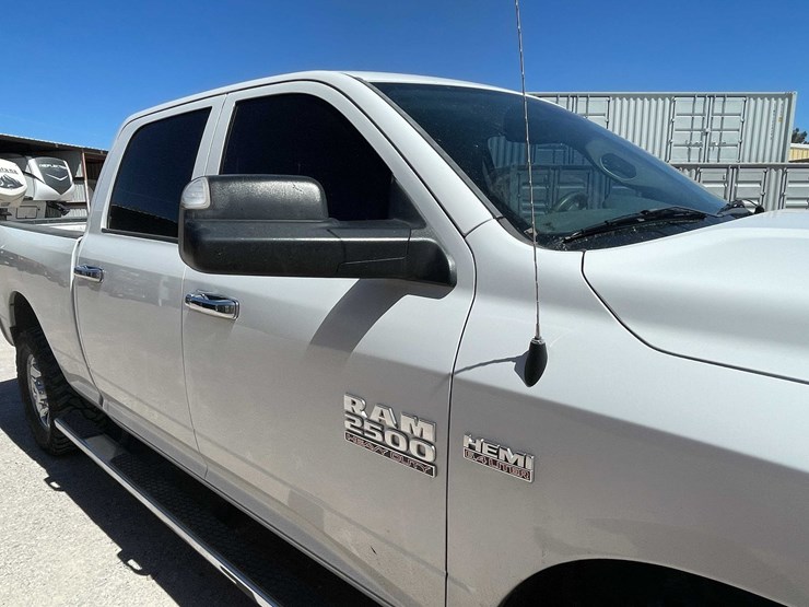 2016-dodge-2500-image-24