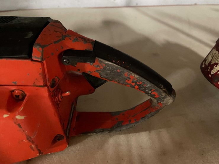 #2585-•-(2)-vintage-chainsaws-and-ice-auger-motor-(cw)-image-5