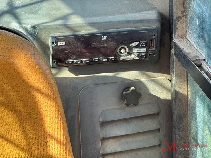 2014-caterpillar-262d-image-22