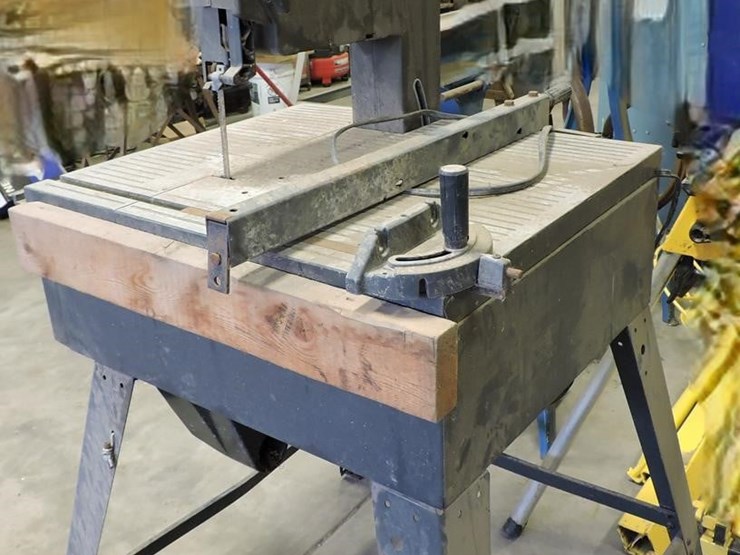 craftsman,-12”-two-speed-bandsaw,-working-image-2