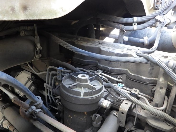 2003-freightliner-fc70-image-36