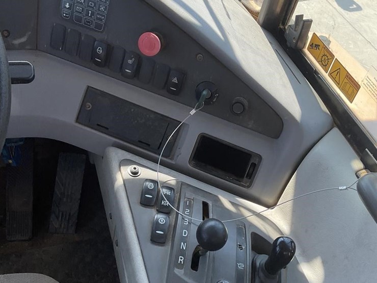 2016-volvo-a25g-image-10