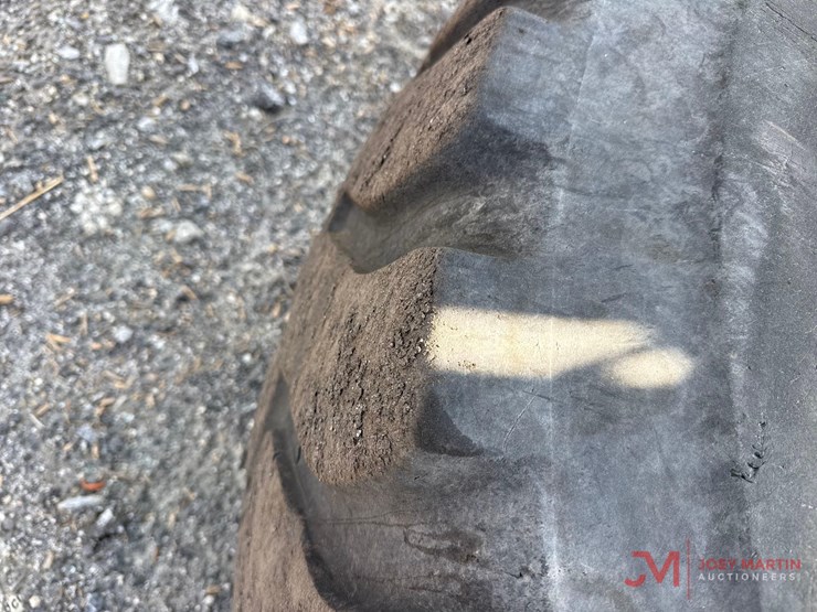 (1)-23.5r25-loader-tire-image-4