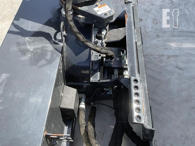 2011-bobcat-sb200-60-image-5