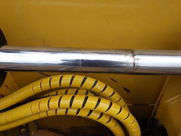 2015-caterpillar-d4k2-lgp-image-22