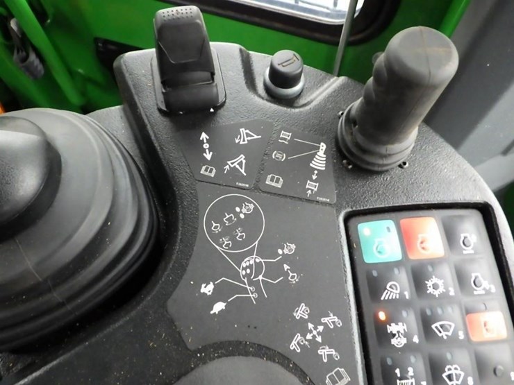 2022-deere-648l-image-37