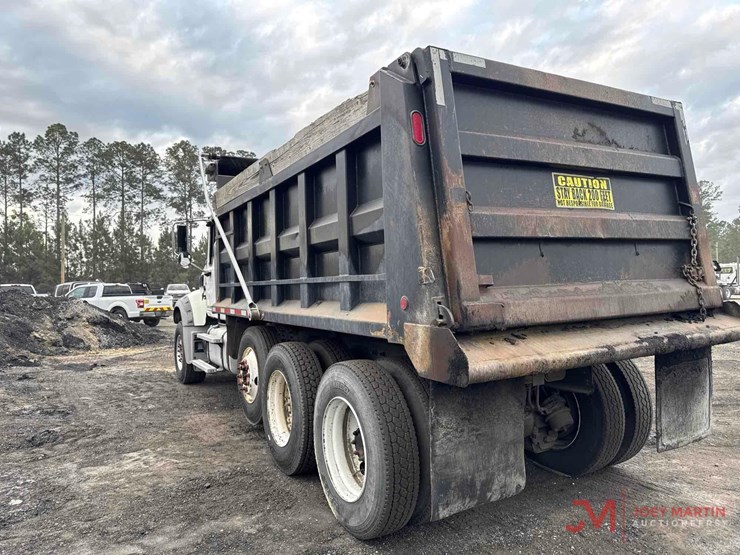2014-mack-gu713-grantie-tri-axle-dump-truck-image-2