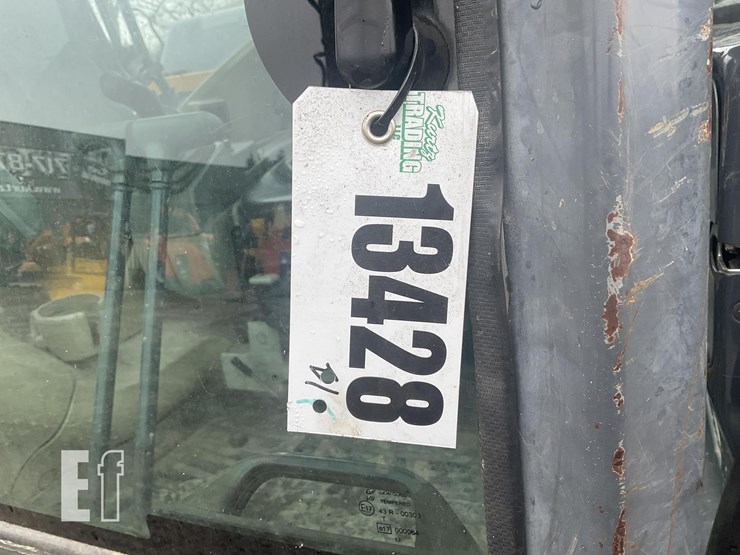 2011-deere-120d-image-18
