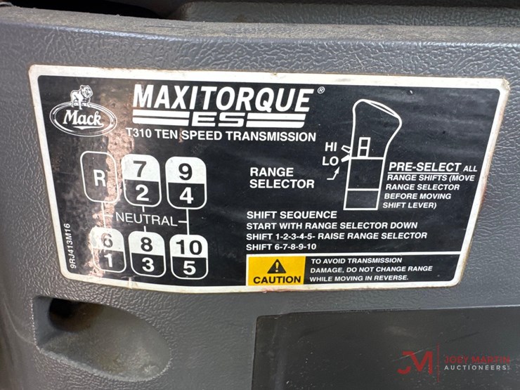 2011-mack-pinnacle-cxu613-image-38