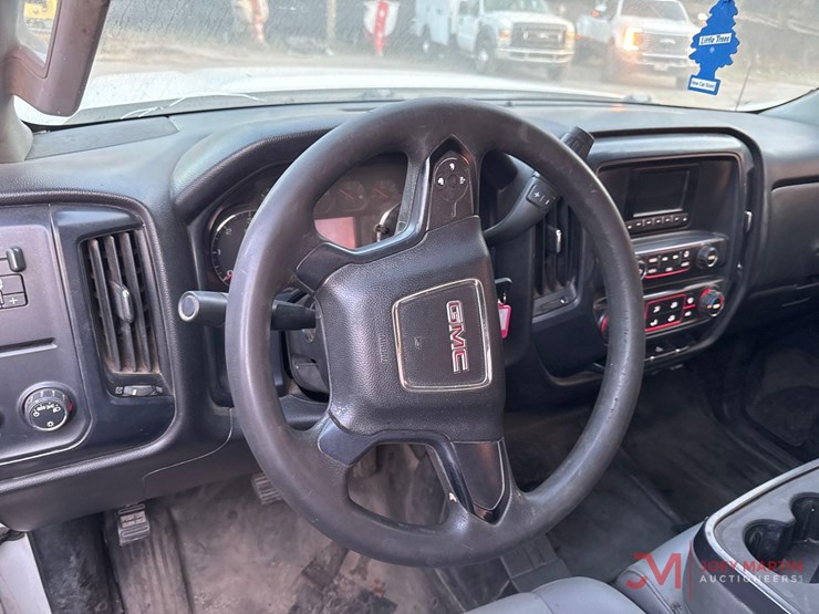 2015-gmc-2500-image-16