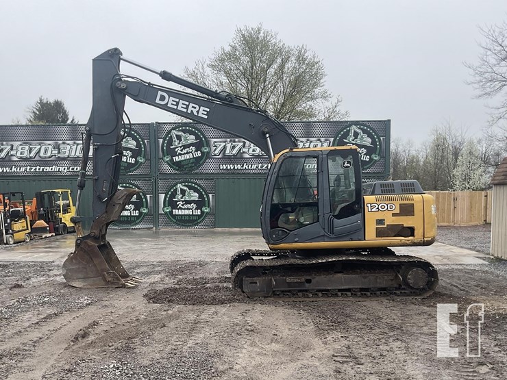 2011-deere-120d-image-1