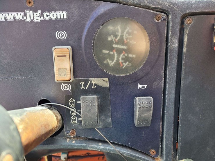 2006-jlg-g9-43a-image-16