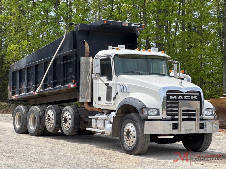 2008-mack-granite-gu713-image-1