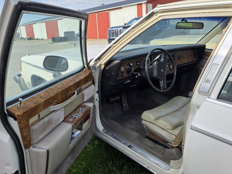 1983-buick-park-avenue-4dr-sedan-image-4