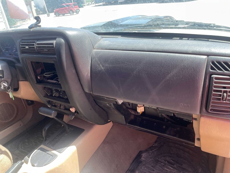 #152-•-2000-jeep-4x4-(has-tx-rebuilt-salvage-title)-image-73