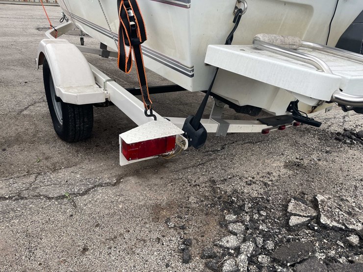 #1489-•-1991-17'-renker-fiberglass-boat-(has-wi-title)-image-34