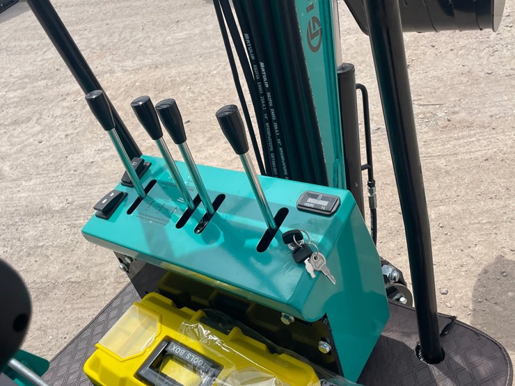 #3005-•-unused-2026-cfg-mini-excavator-image-23