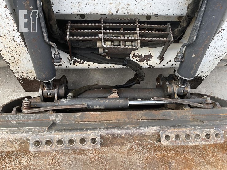 2011-bobcat-t630-image-12