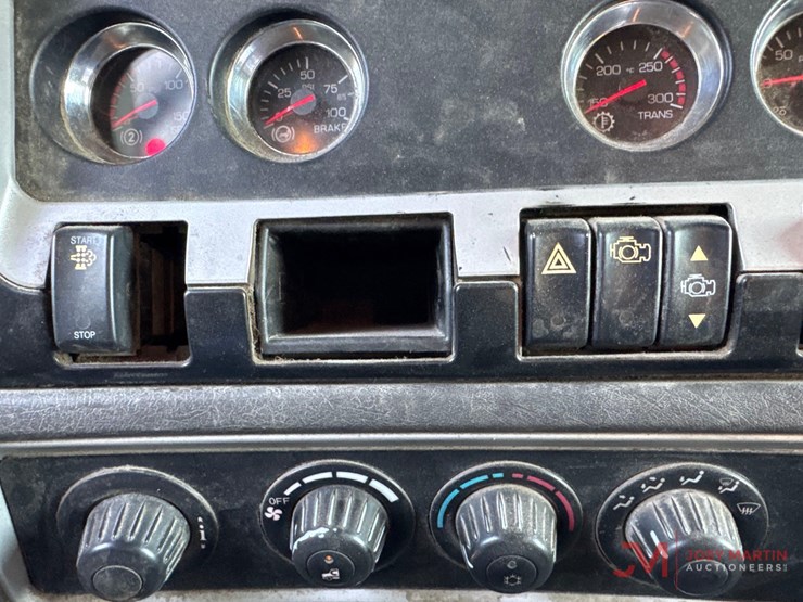 2013-kenworth-t800-image-32