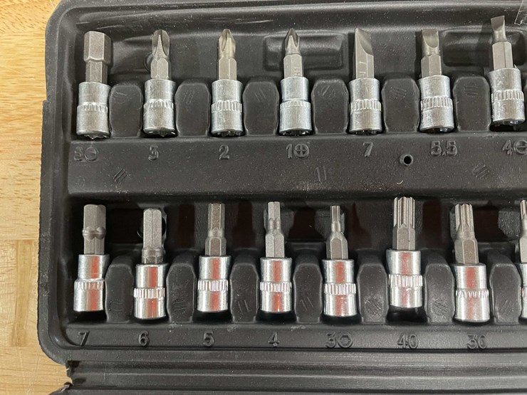 #2568-•-46-piece-socket-set-(cw)-image-2