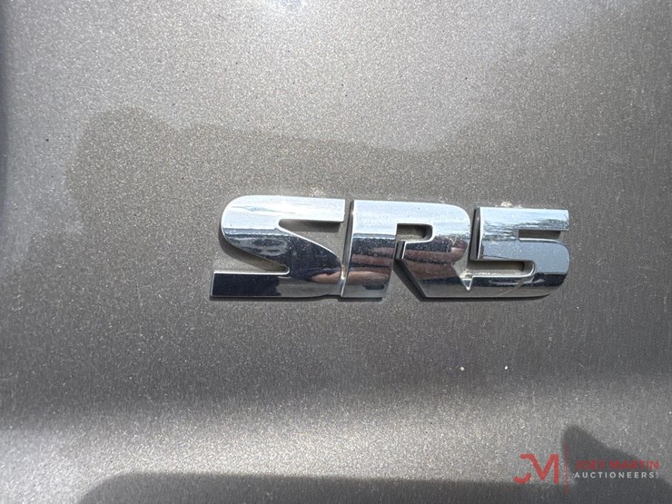 2011-toyota-tundra-sr5-image-14