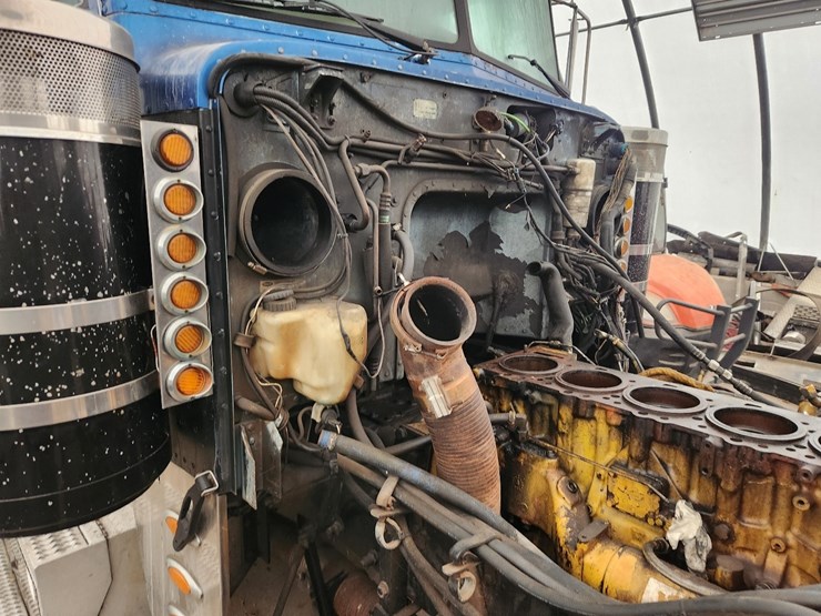 2004-peterbilt-379-image-6