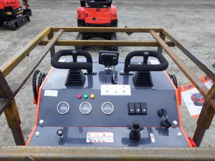 2026-tpm-t460-skid-steer-tracked-loader-image-12