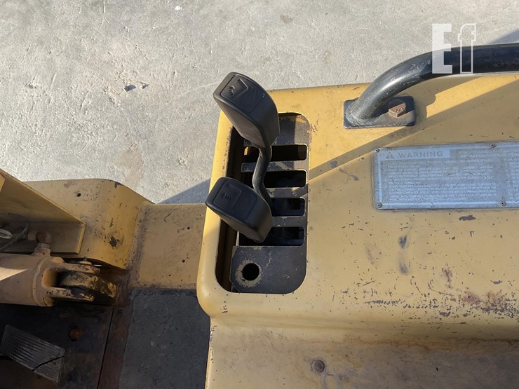 1993-caterpillar-vc60d-image-11