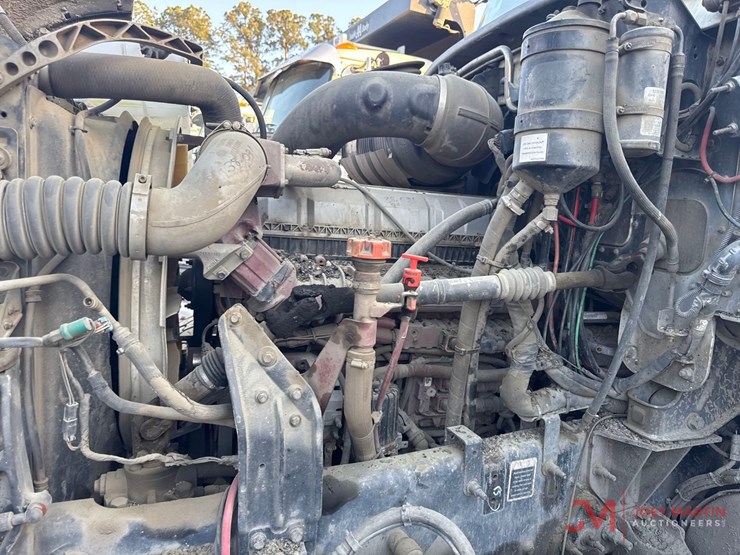 2016-mack-gu713-grantie-tri-axle-dump-truck-image-21