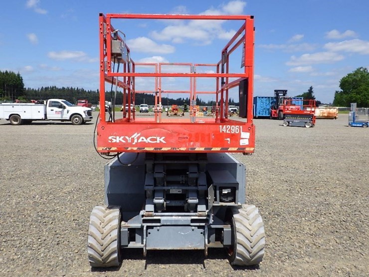 2014-skyjack-sj6832rt-image-2