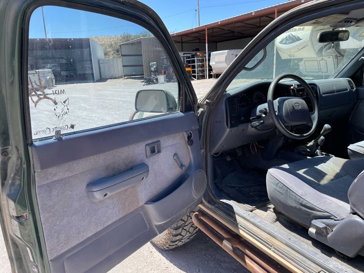 2000-toyota-tacoma-image-46