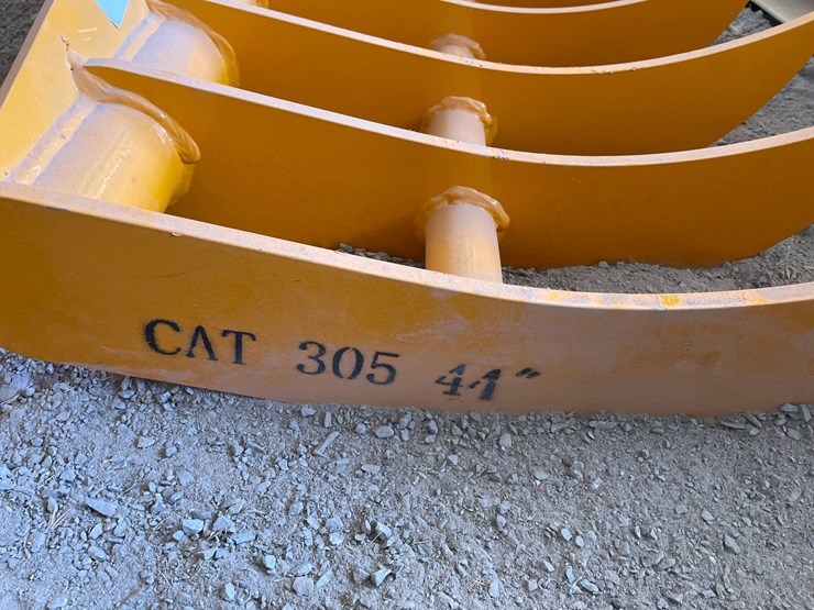 2026-caterpillar-305-image-8
