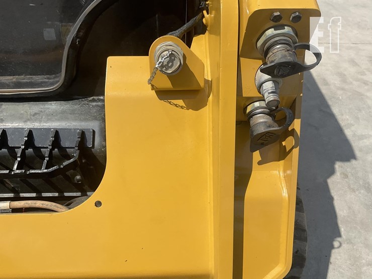 2022-caterpillar-259d3-image-13