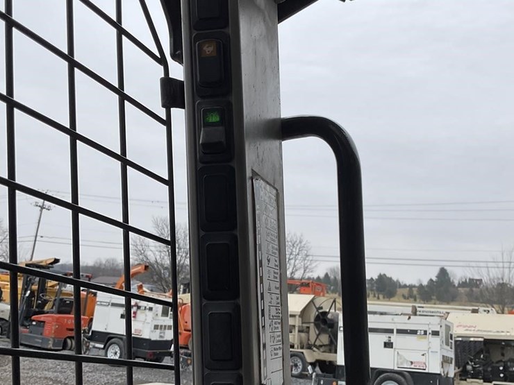 2018-new-holland-l228-image-13