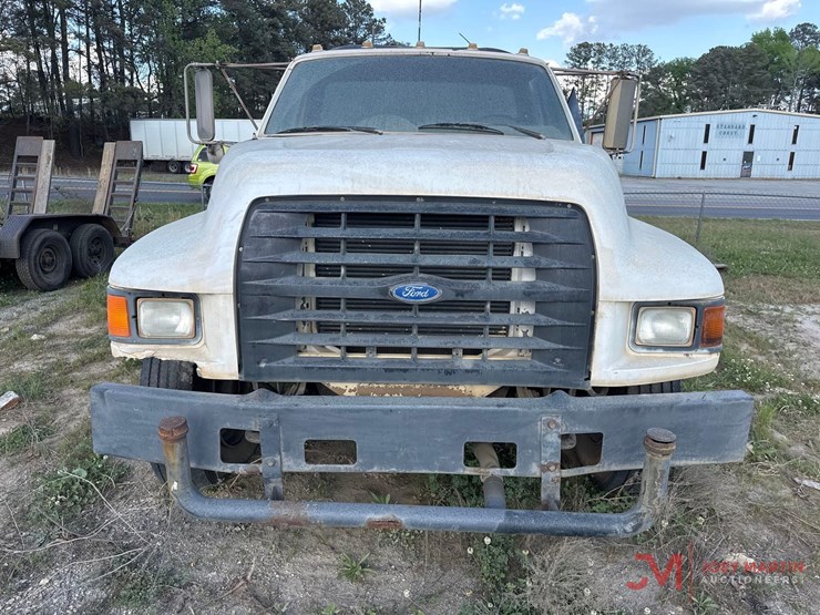 1995-ford-f800-image-7