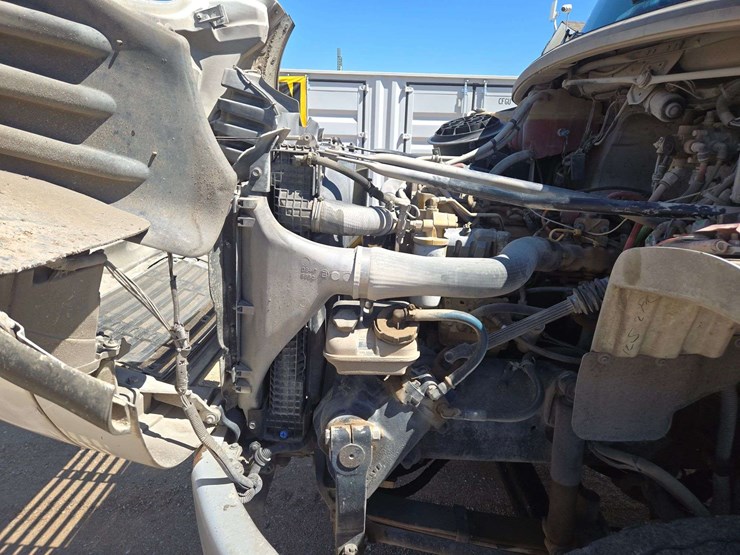 2006-freightliner-m2-106-image-22