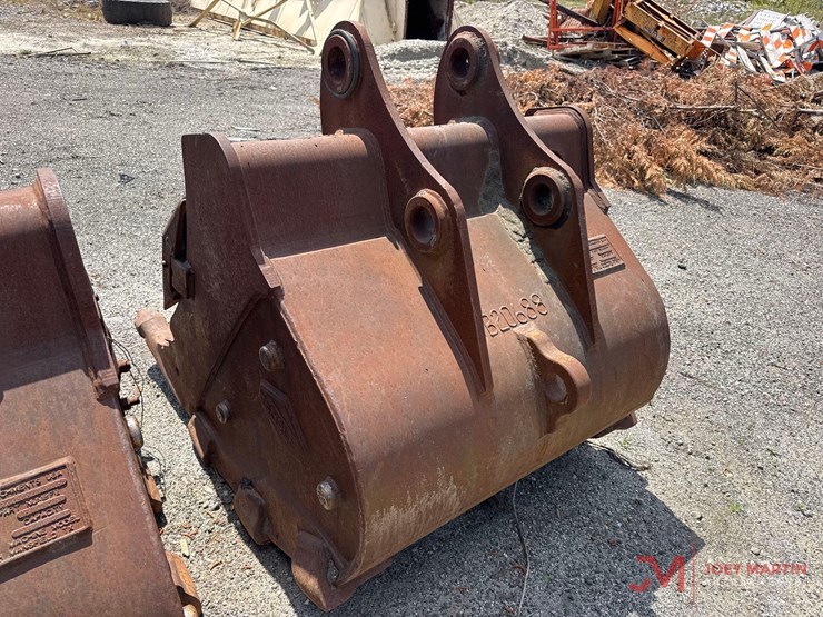 hensley-48"-tooth-bucket-w/-side-cutters-image-3