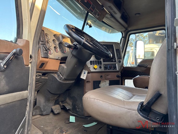 2016-mack-gu713-grantie-tri-axle-dump-truck-image-23