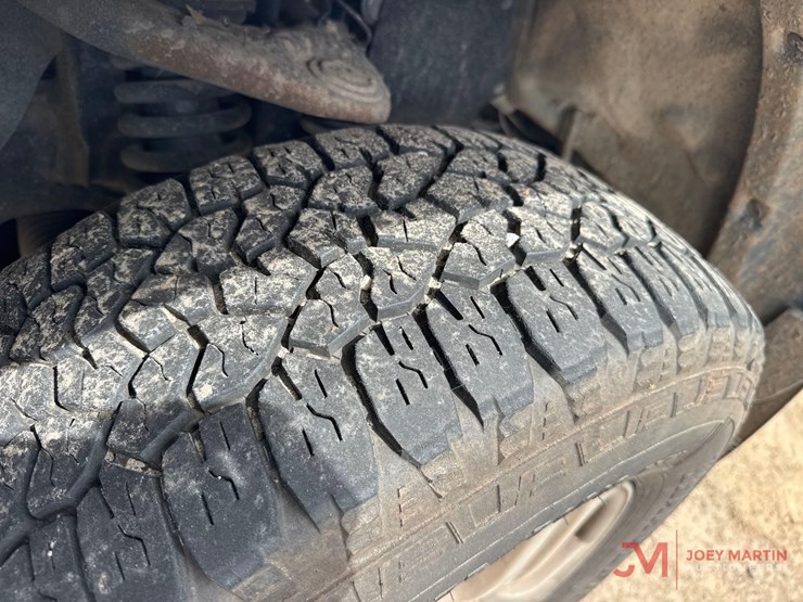 2010-toyota-tundra-sr5-image-7